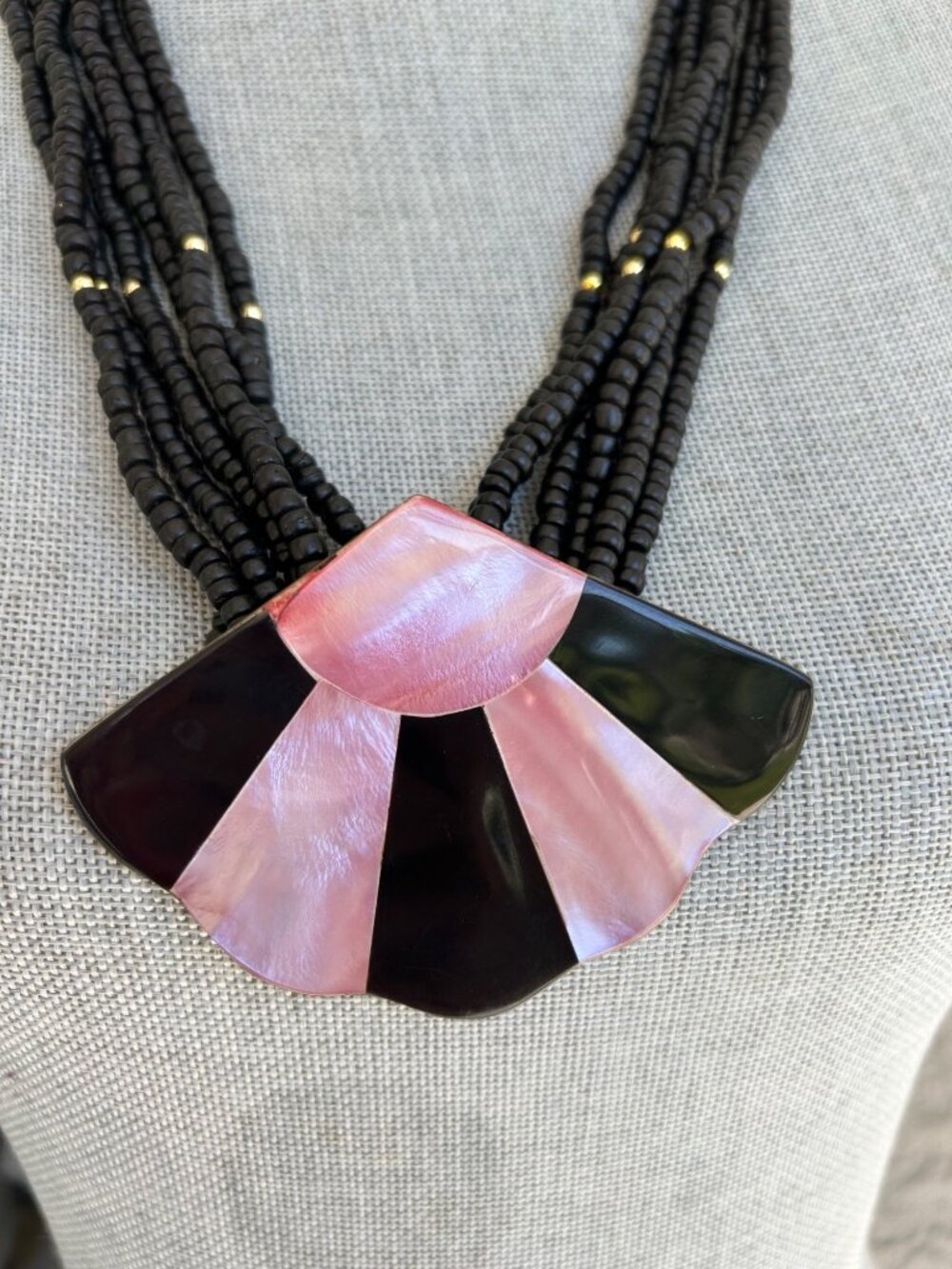 VTG 80's Beaded Necklace Pink & Black Abalone Shell Fan Pendant Statement Piece - Picture 3 of 6
